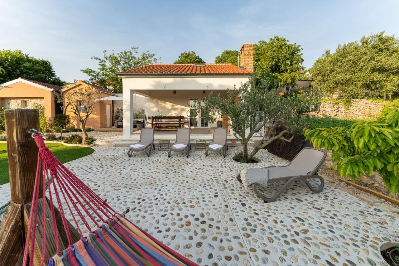 Holiday Home - Villa Thorak Anic Luaran gambar