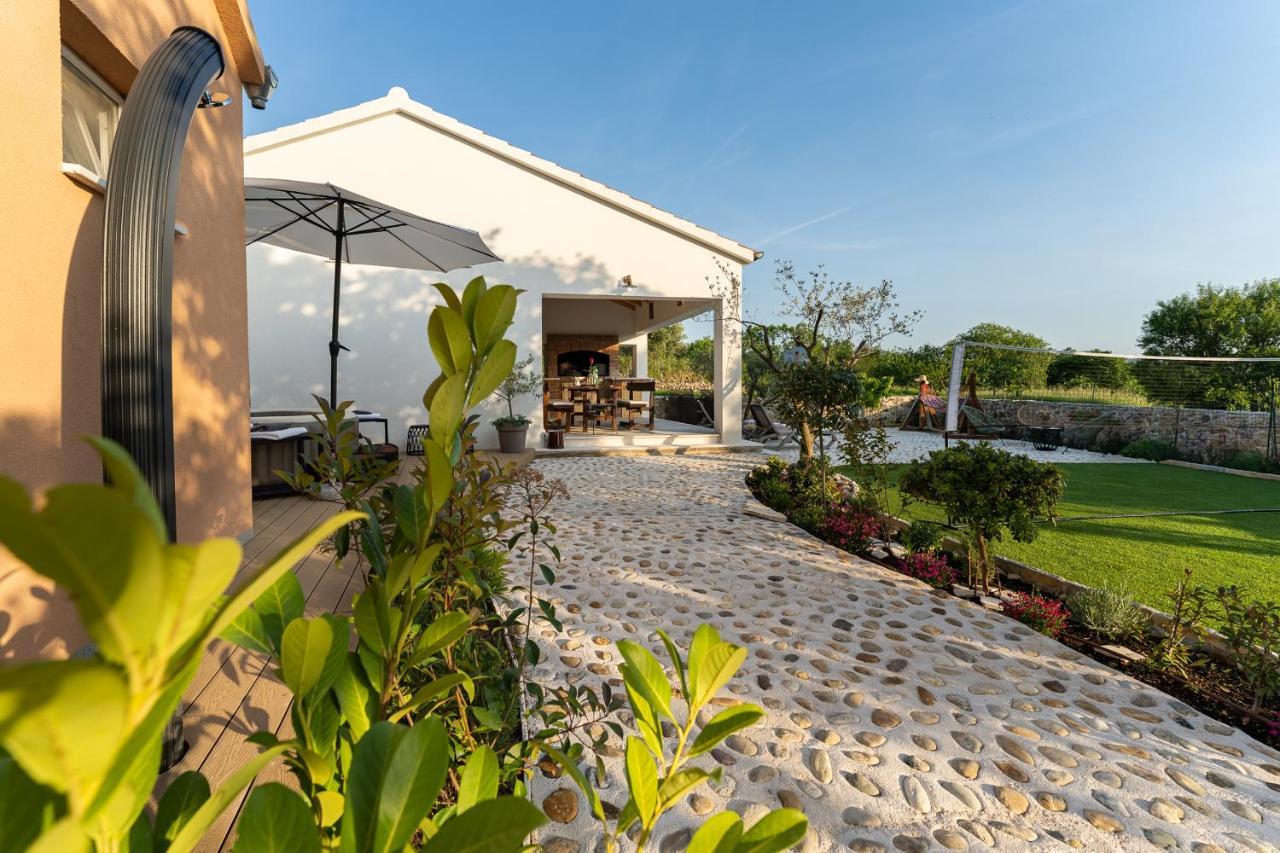 Holiday Home - Villa Thorak Anic Luaran gambar