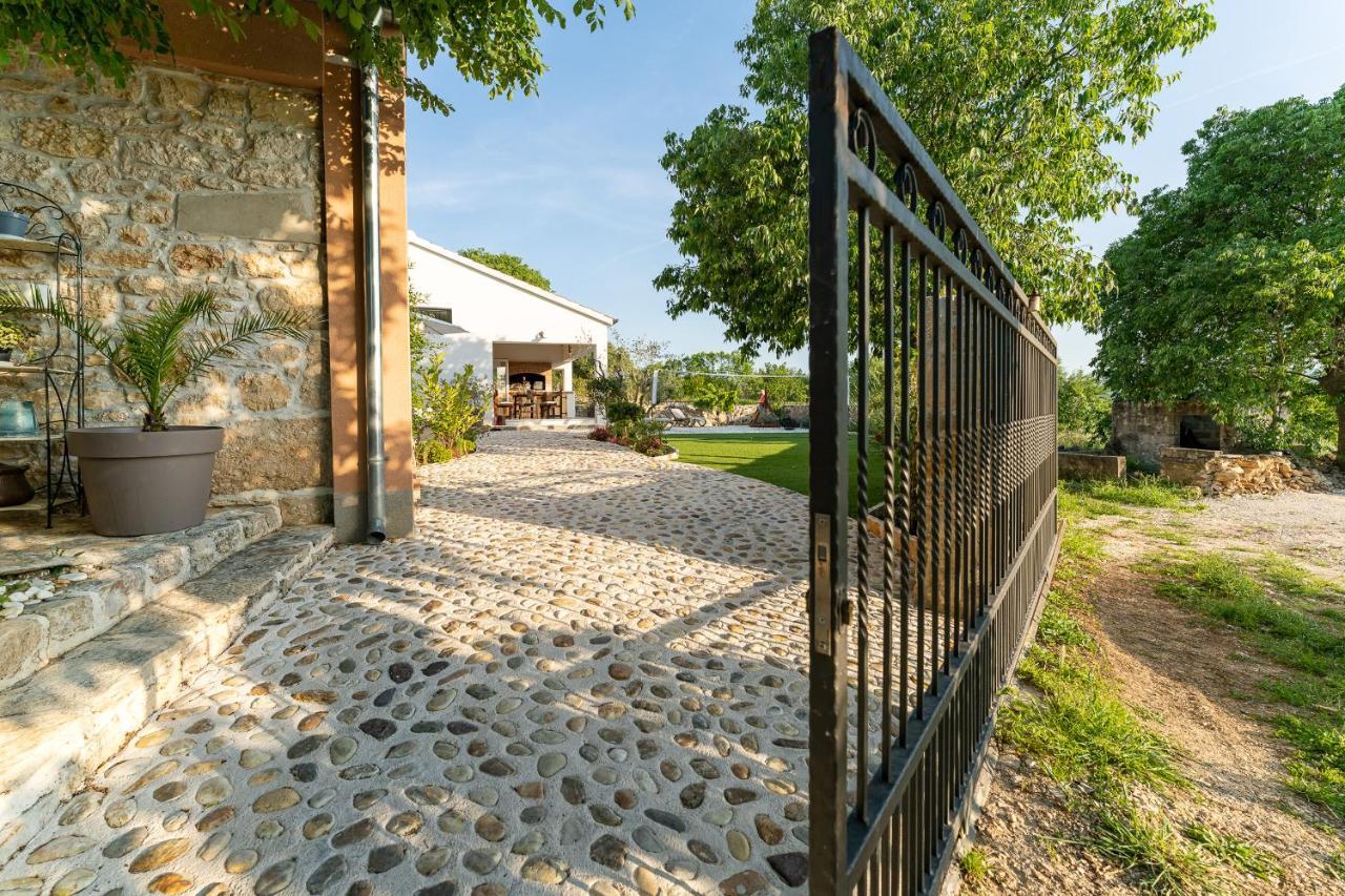 Holiday Home - Villa Thorak Anic Luaran gambar