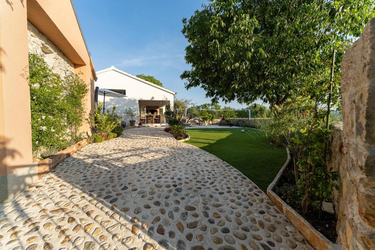 Holiday Home - Villa Thorak Anic Luaran gambar