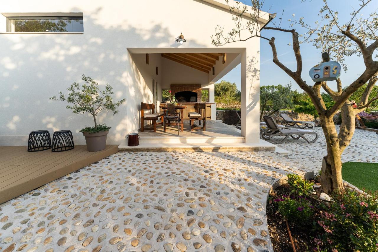 Holiday Home - Villa Thorak Anic Luaran gambar
