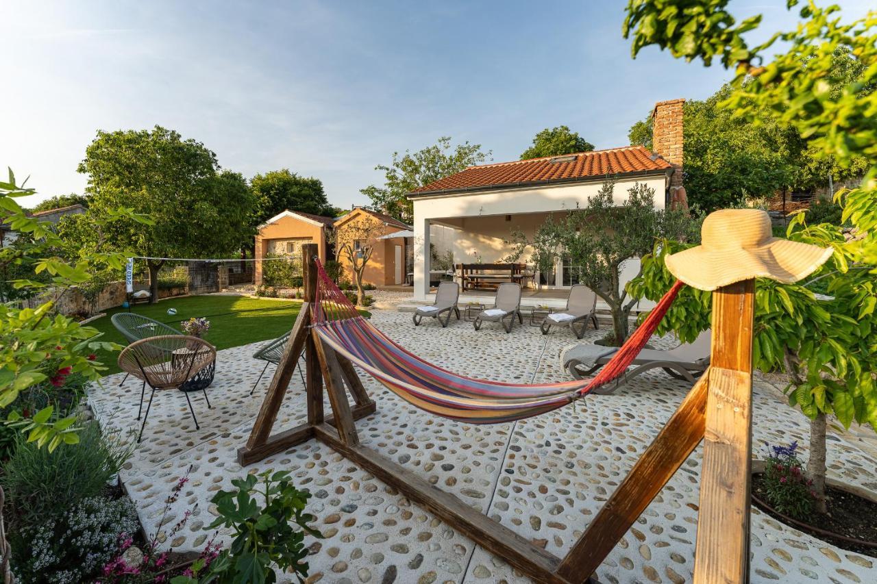 Holiday Home - Villa Thorak Anic Luaran gambar
