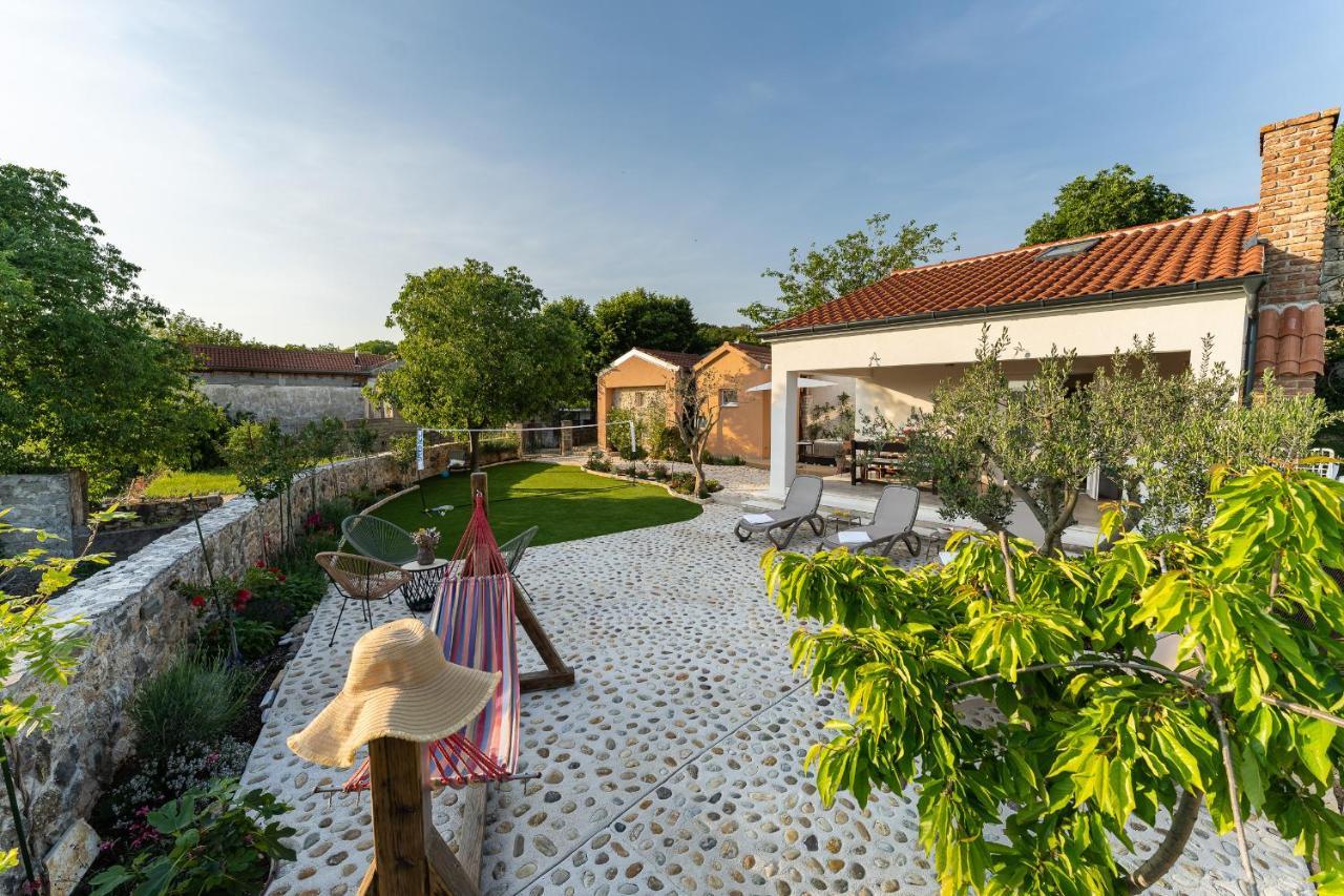 Holiday Home - Villa Thorak Anic Luaran gambar