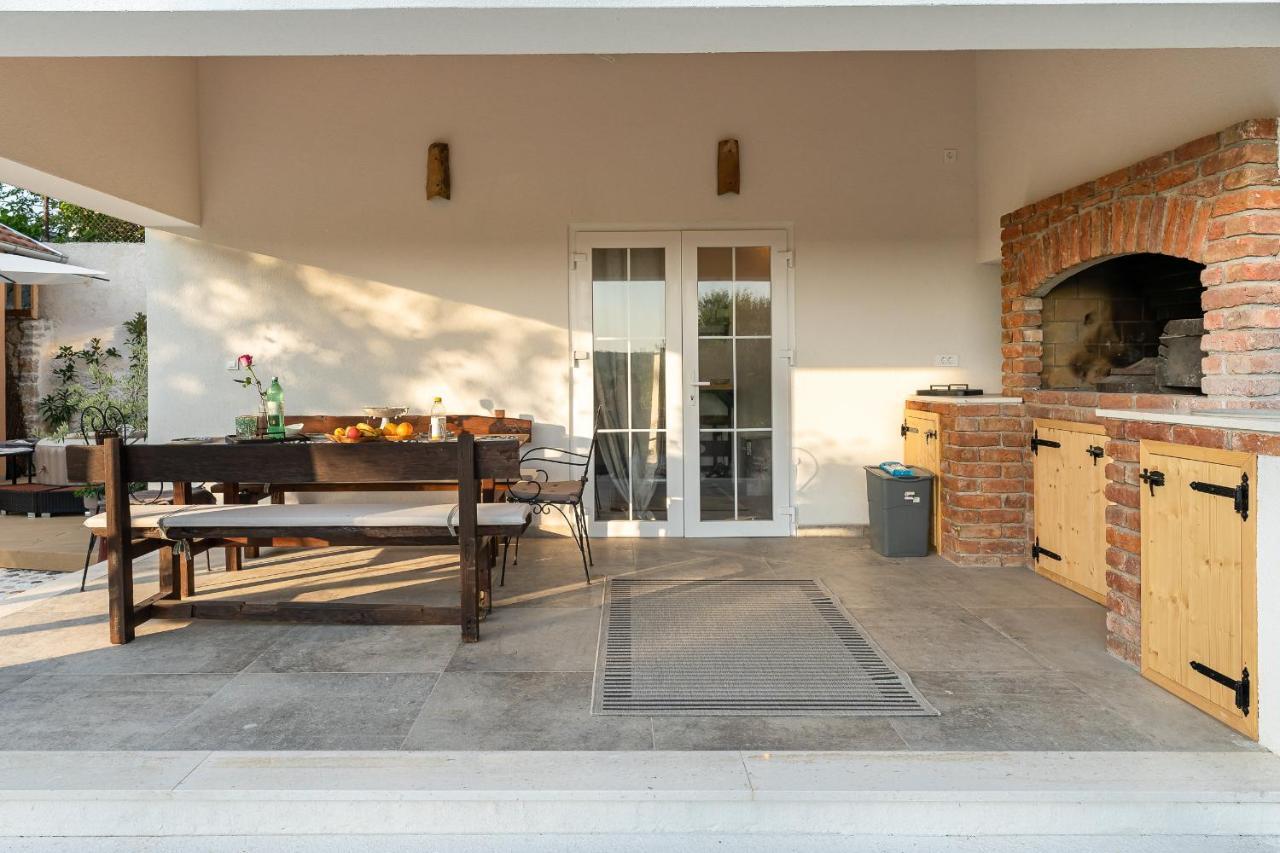 Holiday Home - Villa Thorak Anic Luaran gambar