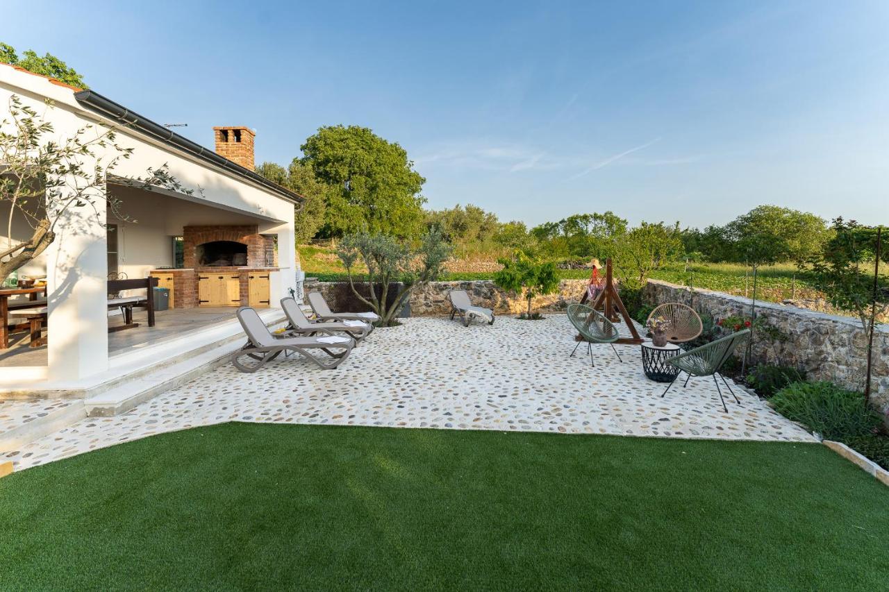 Holiday Home - Villa Thorak Anic Luaran gambar