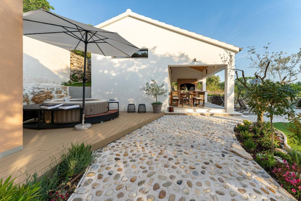 Holiday Home - Villa Thorak Anic Luaran gambar