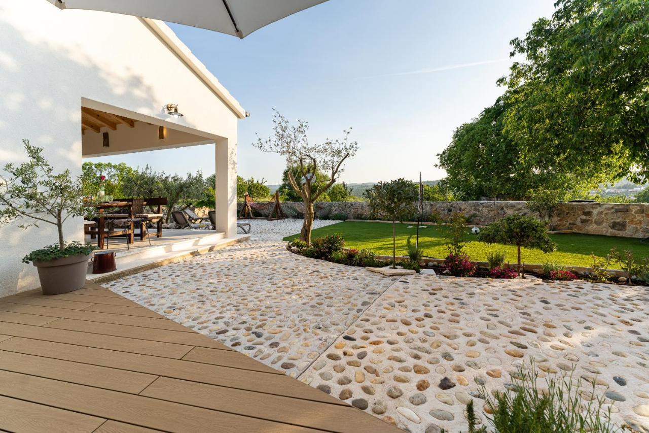 Holiday Home - Villa Thorak Anic Luaran gambar