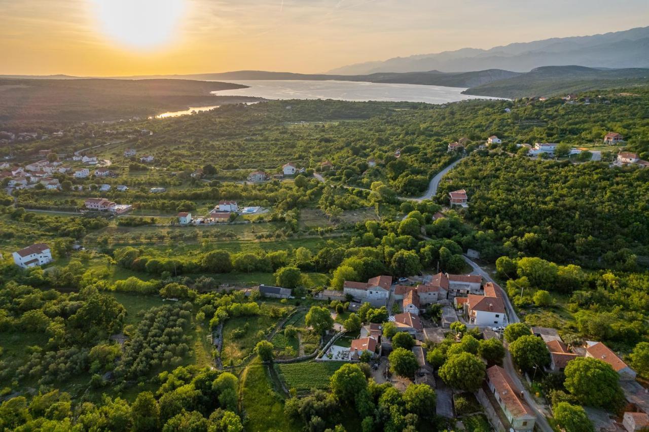 Holiday Home - Villa Thorak Anic Luaran gambar