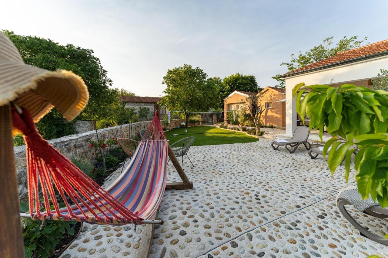 Holiday Home - Villa Thorak Anic Luaran gambar